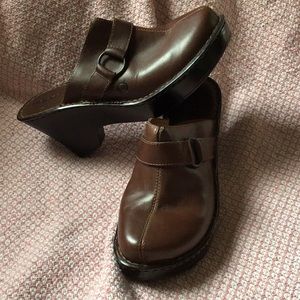 Born shoes dark brown leather slide on heels  sz 9